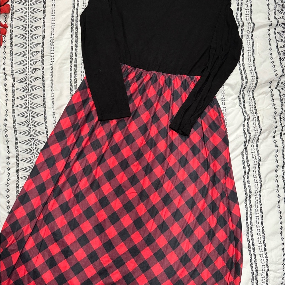 Black and Red Plaid Long Sleeve Dress w/ pockets